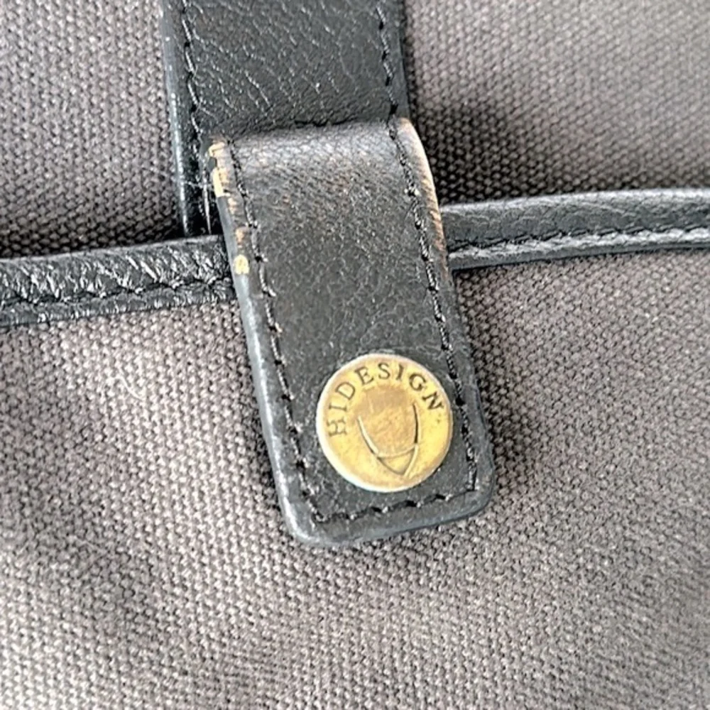 HIDESIGN YORUK 01 MESSENGER BAG in black
